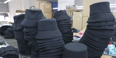 बिग ब्रिम्ड बीच विसर कैप आपको सभी गर्मियों में सुंदर बनाते हैं